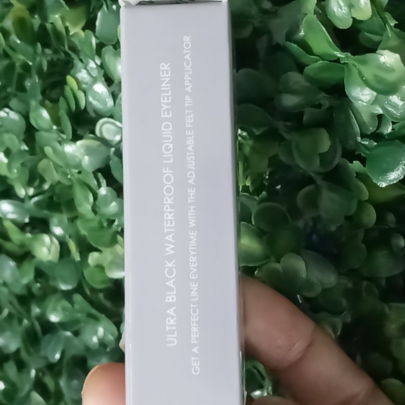 Hell-Bent Waterproof Black Liquid Eyeliner - Picture 6 of 7